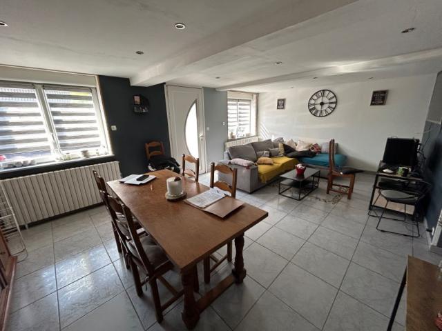 Maison mitoyenne plain-pied secteur proche accès autoroute, 
