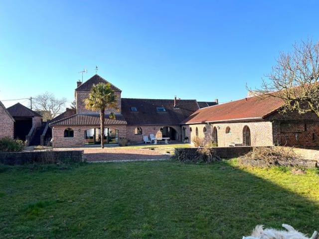 Ancienne Brasserie rénovée avec gout, charme et cachet, 251m