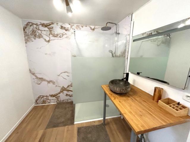 Maison de campagne rénovée développant 139m2 et bâtie sur un