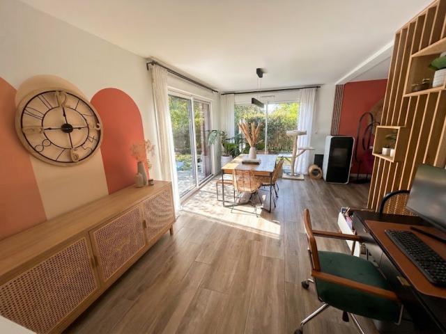 Pavillon individuel semi plain-pied de 2017 développant 142,