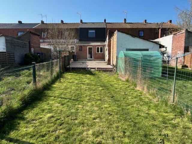 Proche frontière, maison 1930 mitoyenne entièrement rénovée 