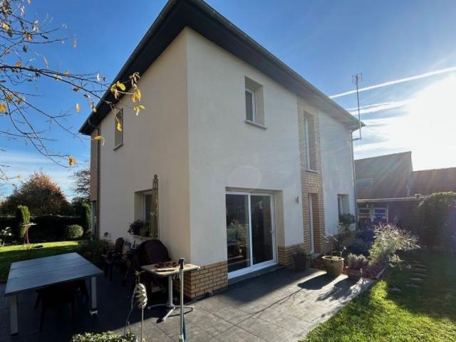 Pavillon individuel R+1 de 2012 développant 115m2 et bâti su