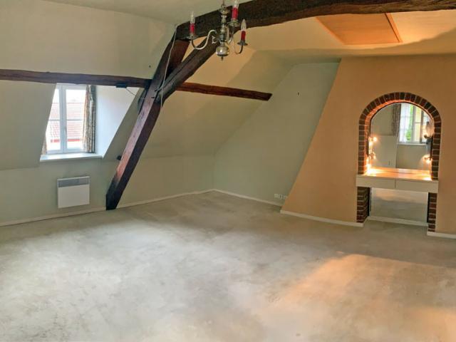 Maison de campagne individuelle à rénover, beaux volumes ! C