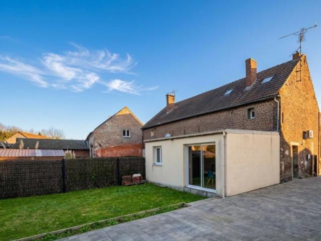 Maison de campagne semi individuelle développant 120m2 et bâ