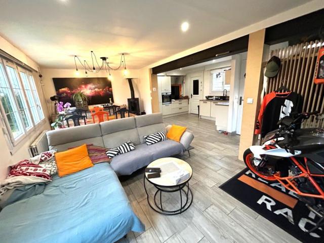 Proche du centre et des commodités, semi individuelle très b