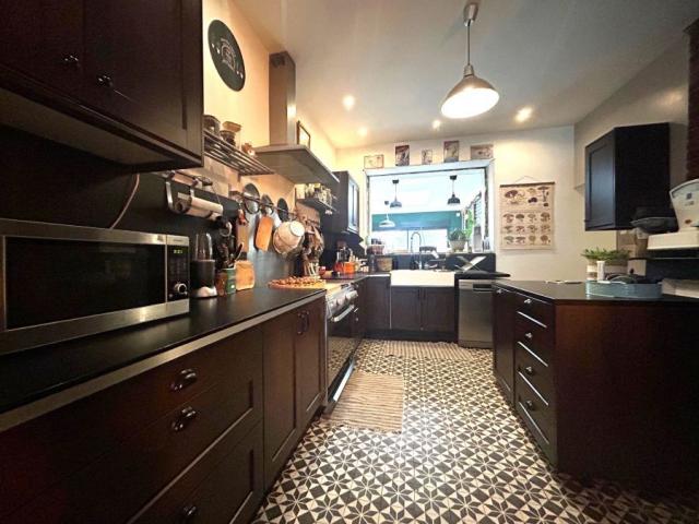 Porche des accès, maison rénovée avec charme et cachet !! 