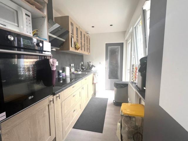 Maison semi individuelle située en secteur prisé, entièremen
