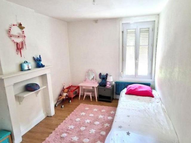 Maison 1930 semi individuelle développant 119m2 et bâtie sur