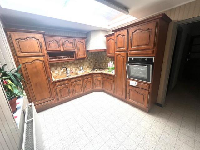Maison 1930 centre ville, mitoyenne développant 80,37m2 et b
