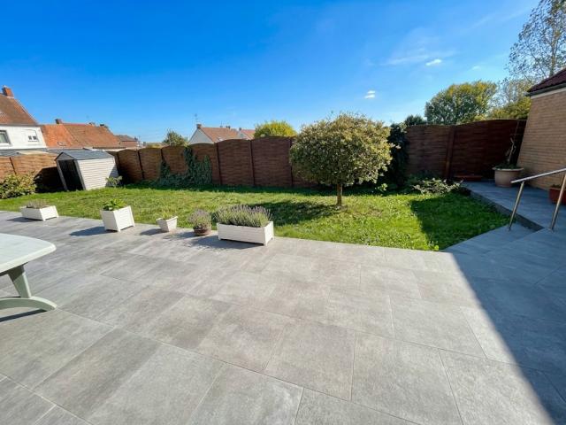 Pavillon individuel de plain-pied développant 144m2 et bâti 