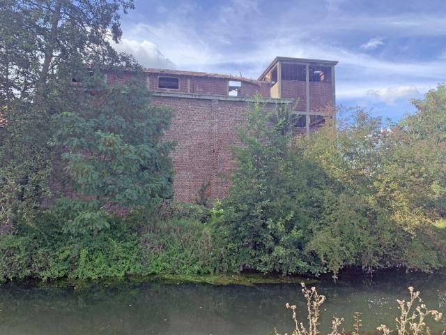 Ancien Moulin à rénover complétement !!! 