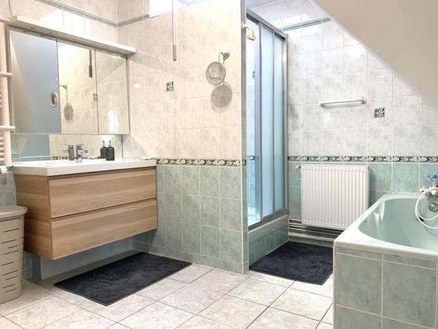 Pavillon individuel de 2002 de 160m2 en parfait état bâti su