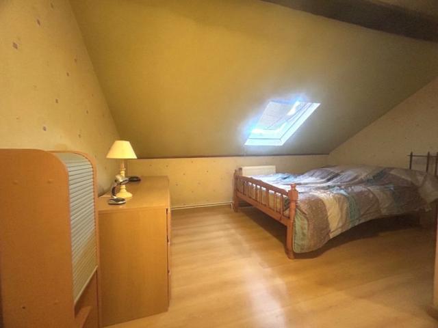 Maison de ville mitoyenne de 72,75m2 bâtie sur 183m2 de terr