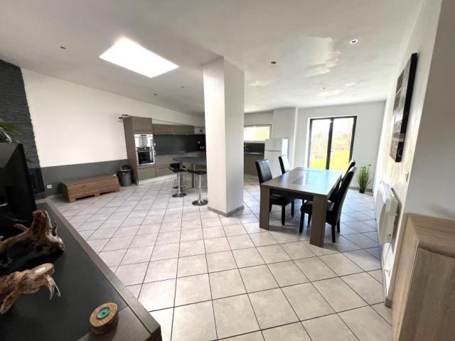 Maison individuelle style loft semi plain-pied située dans u