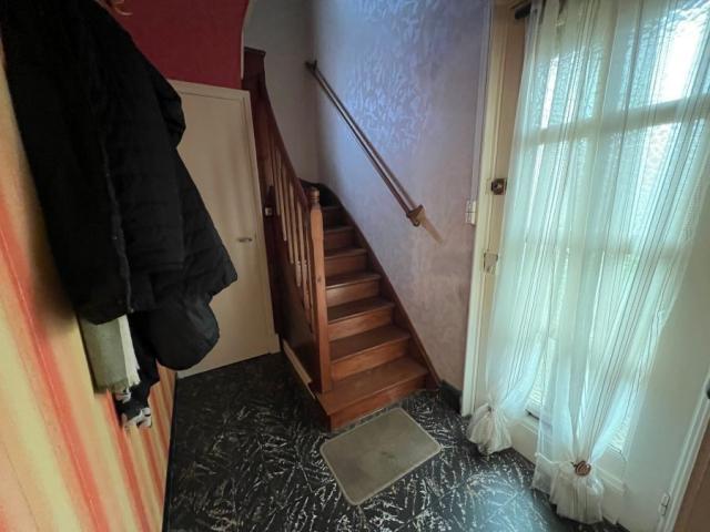 Semi individuelle de 72m2 + garage à rénover, bâtie sur 261m