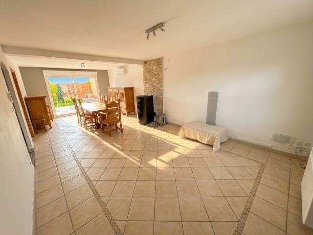 Pavillon individuel de plain-pied développant 144m2 et bâti 