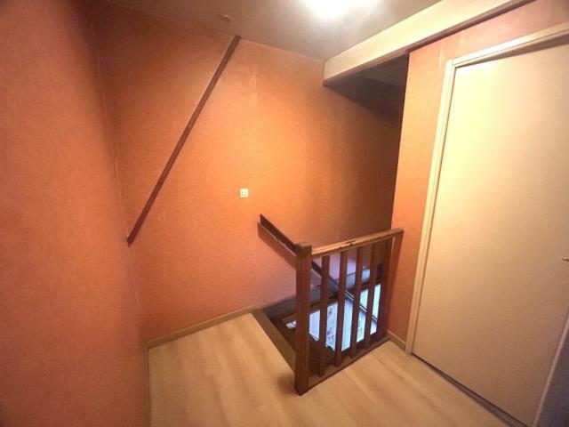 Maison de ville mitoyenne de 72,75m2 bâtie sur 183m2 de terr