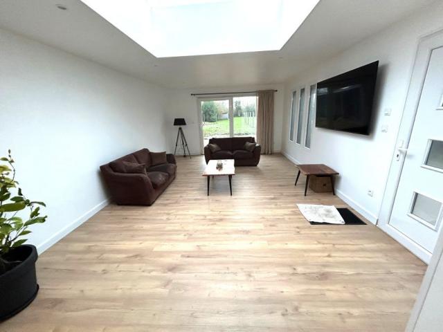 Maison de campagne rénovée développant 139m2 et bâtie sur un