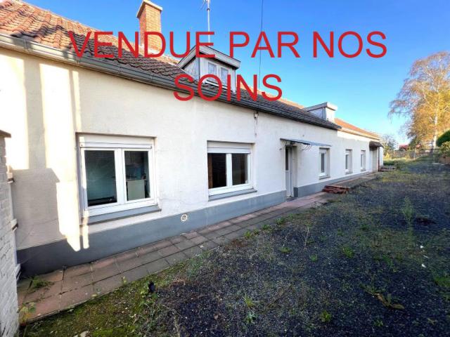 Longère individuelle de plain-pied à rénover sur beau terrai