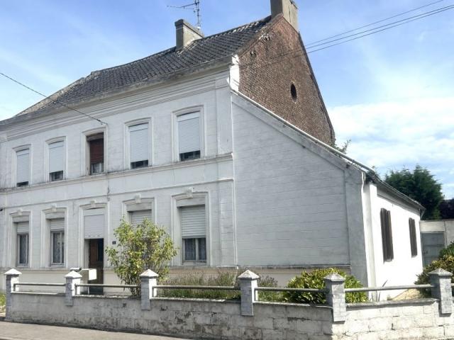 Maison de style bourgeoise, individuelle à rénover, développ