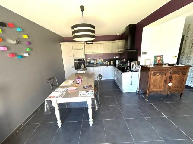 Pavillon individuel semi plain pied de 2013 développant 157m