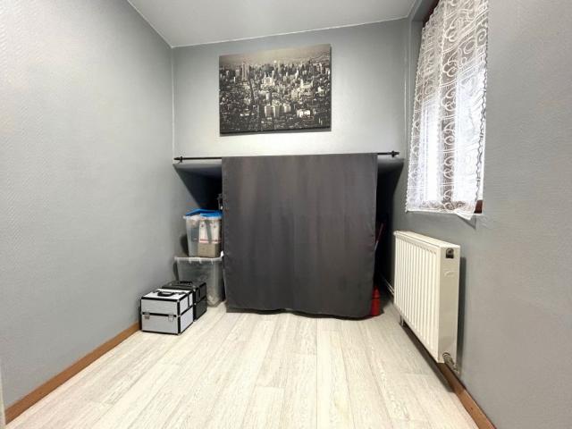 Maison semi individuelle située au coeur du village ! Très bo