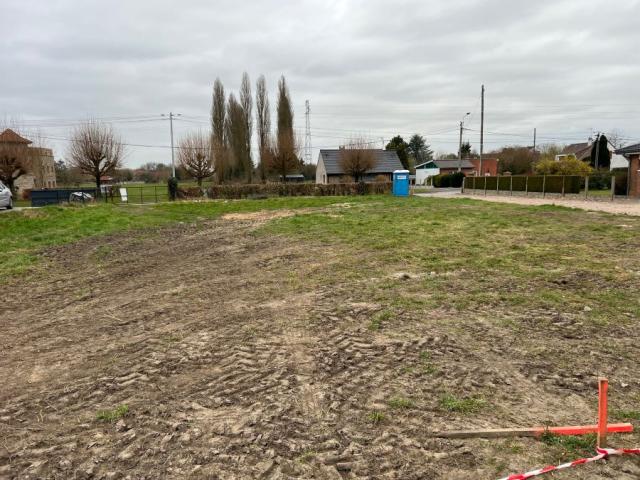 Terrain à bâtir de 954m2 exposé SUD/EST avec façade à rue de