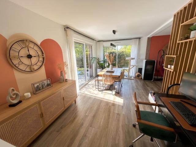 Pavillon individuel semi plain-pied de 2017 développant 142,