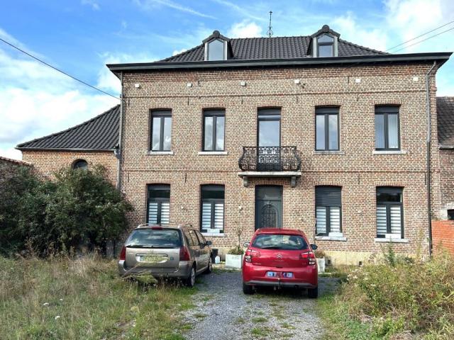 Maison de style Bourgeoise entièrement rénovée située au coe