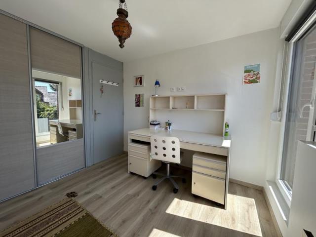 Maison semi individuelle entièrement rénovée avec gout, sect
