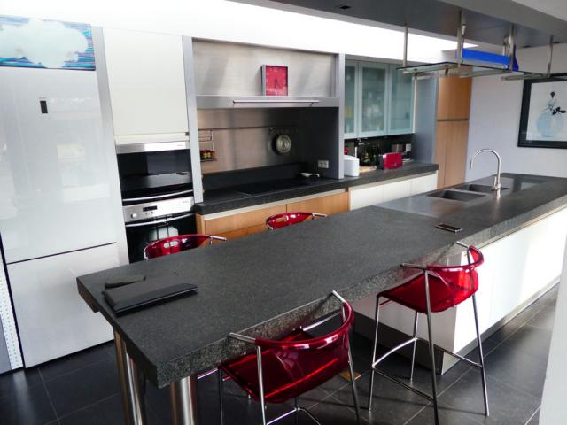 Corps de ferme entièrement rénovée avec matériaux de qualité