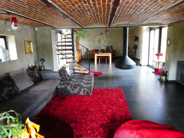 Corps de ferme entièrement rénovée avec matériaux de qualité