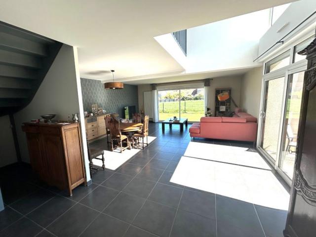 Pavillon individuel semi plain pied de 2013 développant 157m