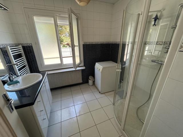 Plain pied individuelle à rénover développant 100m2 habitabl