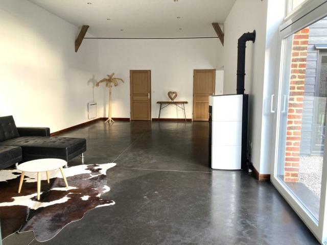 Grange entièrement rénovée en plain-pied, développant 160m2 