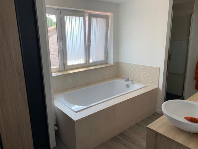 EXCLUSIVITE !! Longère semi-individuelle secteur prisée, ent
