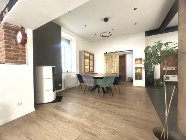 Maison de campagne bénéficiant de beaux volumes bâtie sur 18