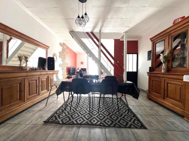 Maison de ville mitoyenne de 108,51m2 bâtie sur une parcelle
