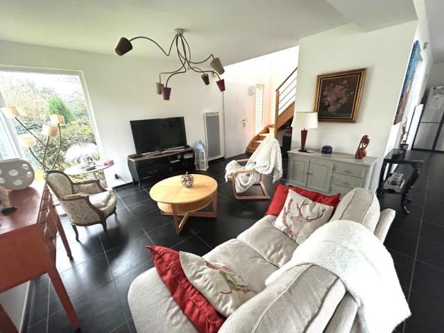 Pavillon individuel R+1 de 2012 développant 115m2 et bâti su