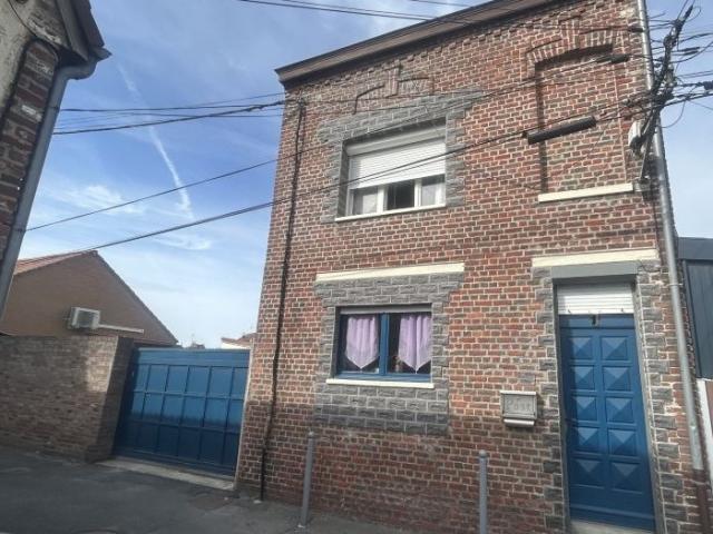 Située en centre ville, proche des commodités et de la gare,