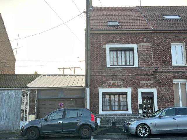 Maison de ville de 91m2 environ avec garage attenant bâtie s