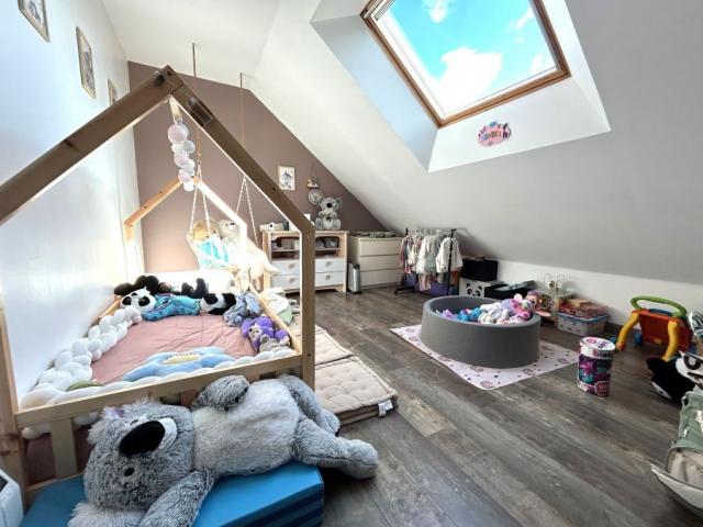 Maison 1930 mitoyenne rénovée développant 120m2 et bâtie sur