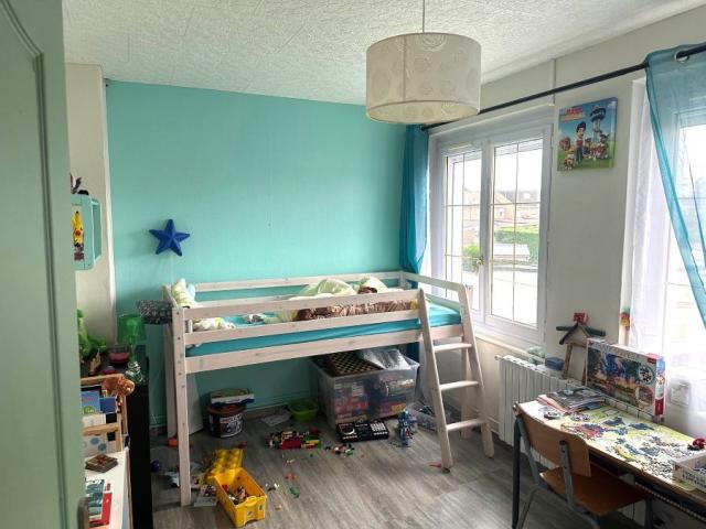 Proche du centre et des commodités, semi individuelle très b