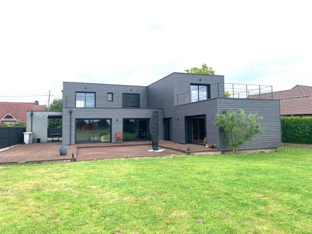 Pavillon contemporain de 218m2 situé en belle campagne amand