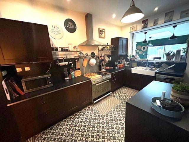 Porche des accès, maison rénovée avec charme et cachet !! 