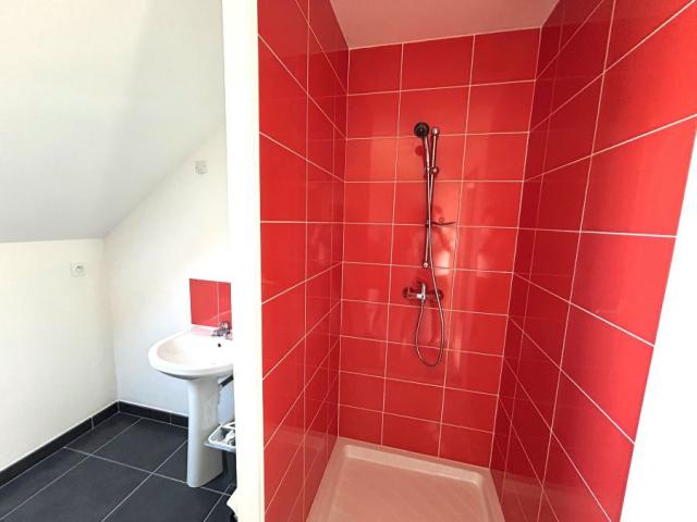 Pavillon individuel semi plain pied de 2013 développant 157m