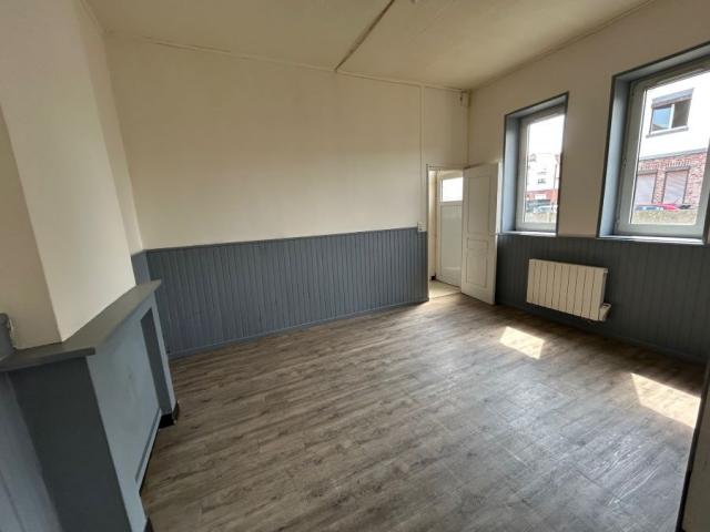 Maison semi individuelle des années 20 bâtie sur 352 m2 de t