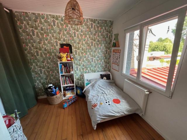 Maison semi individuelle rénovée avec gout, développant 125m