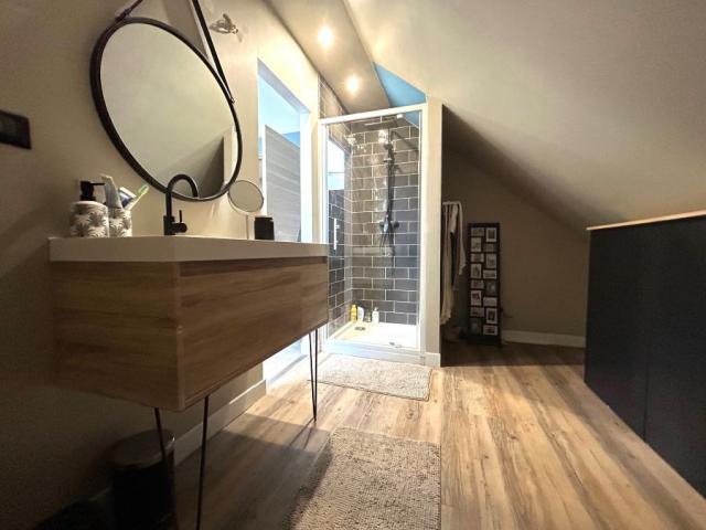 Proche des accès autoroutiers et des commodités ! Rénovation