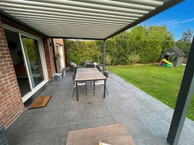 Pavillon individuel semi plain-pied, développant 141m2 et bâ